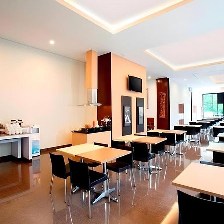 Amaris Hotel Pasar Baru Jakarta Exterior photo