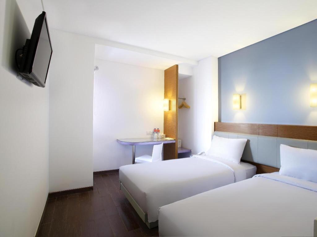 Amaris Hotel Pasar Baru Jakarta Exterior photo