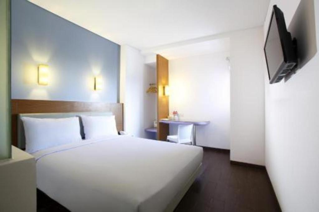 Amaris Hotel Pasar Baru Jakarta Exterior photo