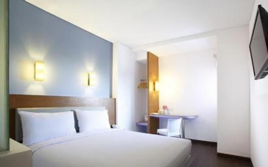 Amaris Hotel Pasar Baru Jakarta Exterior photo