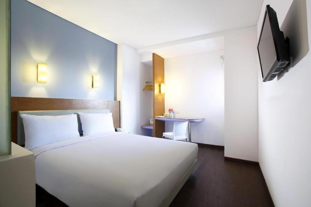 Amaris Hotel Pasar Baru Jakarta Exterior photo