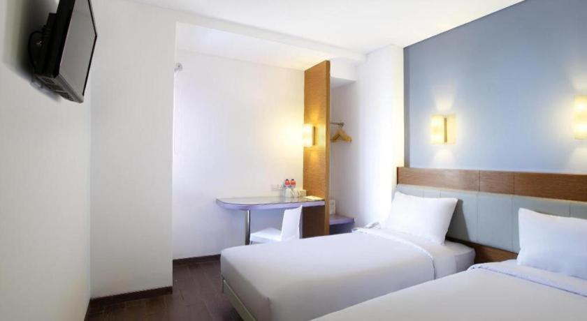 Amaris Hotel Pasar Baru Jakarta Exterior photo