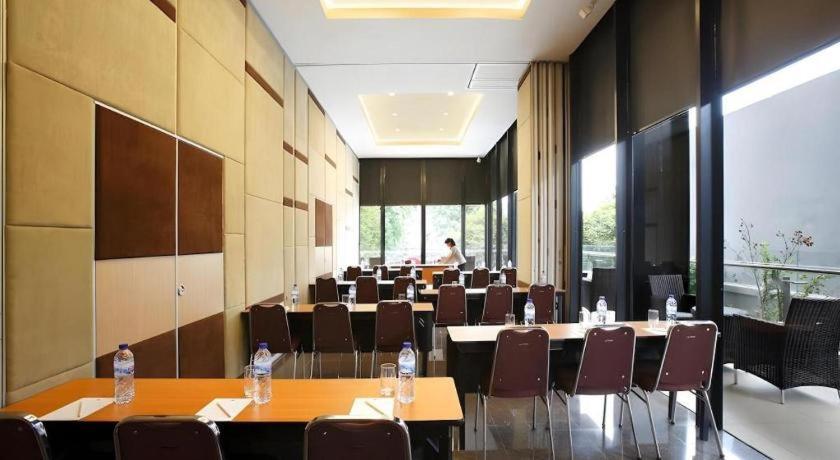 Amaris Hotel Pasar Baru Jakarta Exterior photo