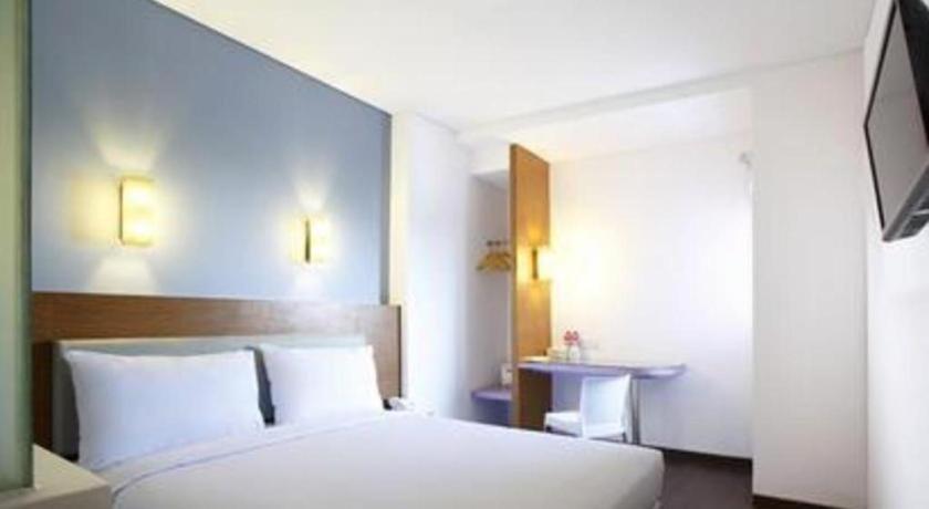 Amaris Hotel Pasar Baru Jakarta Exterior photo