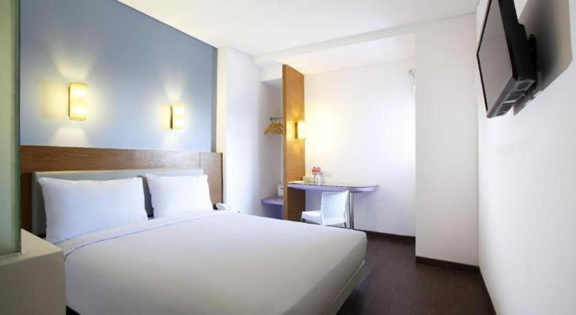 Amaris Hotel Pasar Baru Jakarta Exterior photo