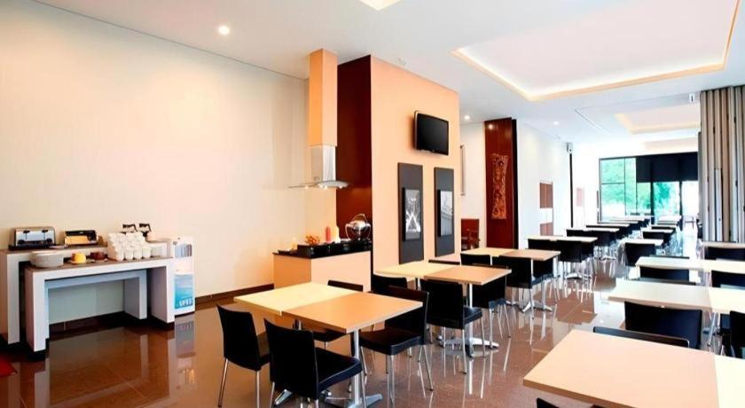 Amaris Hotel Pasar Baru Jakarta Exterior photo
