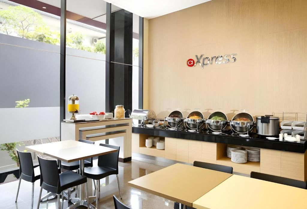 Amaris Hotel Pasar Baru Jakarta Exterior photo