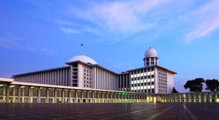 Amaris Hotel Pasar Baru Jakarta Exterior photo